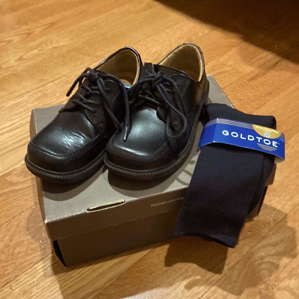 Stylish Florsheim toddler black dress shoes.  One pair of new socks included.